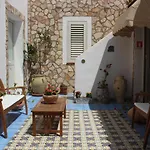 Macondo Hotel 3*